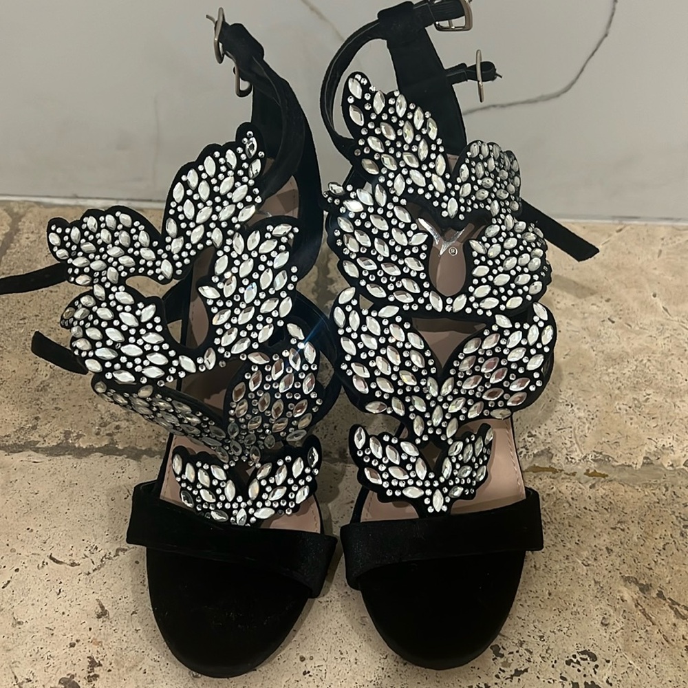 NWTS Windsor Black Velvet Rhinestone Heels Size 6.5